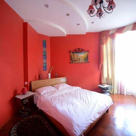Chekhov Apartment เคียฟ ภายนอก รูปภาพ